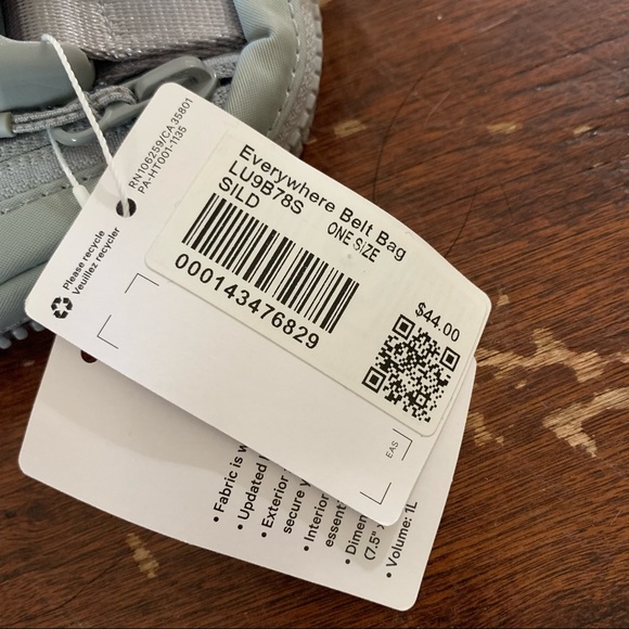 SOLD: Silver Drop EBB- Everywhere Belt Bag - Picture 6 of 6